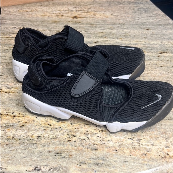 Nike Air Rift - Picture 2 of 2
